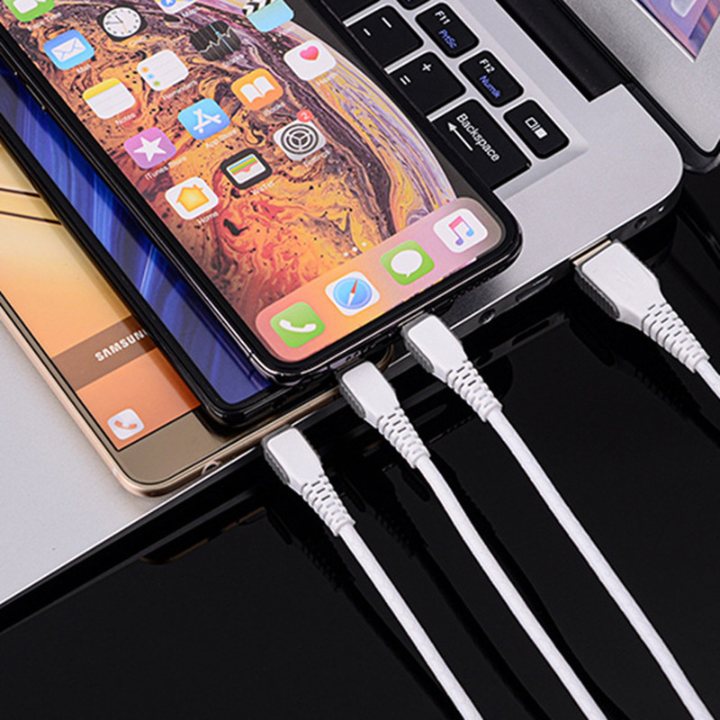 純銅快充2a三合一データ線安卓type-c iphone平果一引き三充電線を適用する