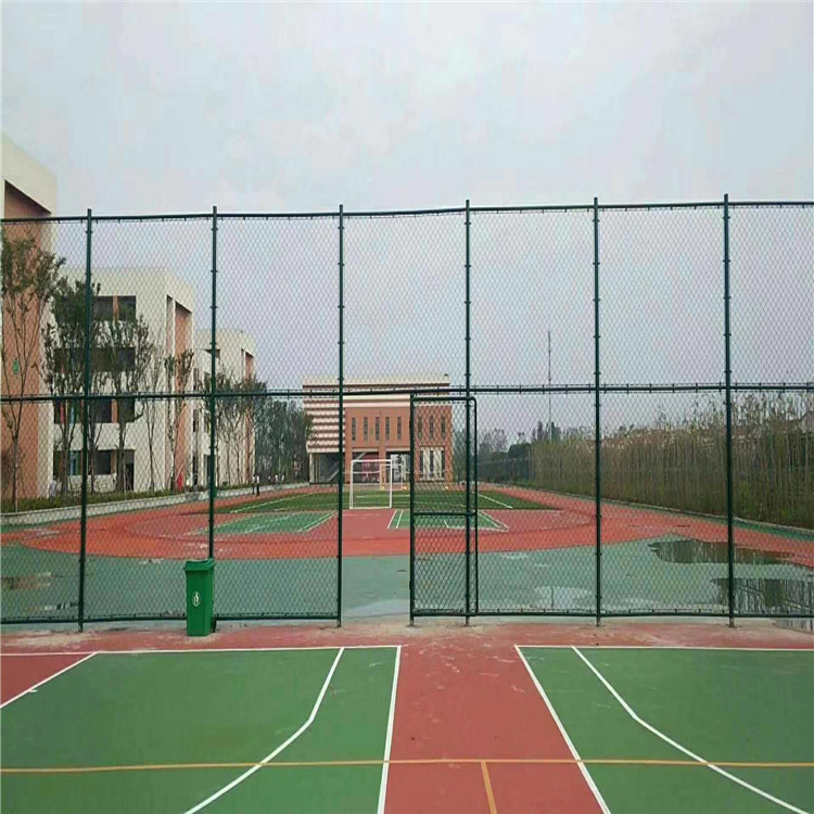 现货勾花护栏网 体育围网 球场围栏 运动场防护网 护栏网