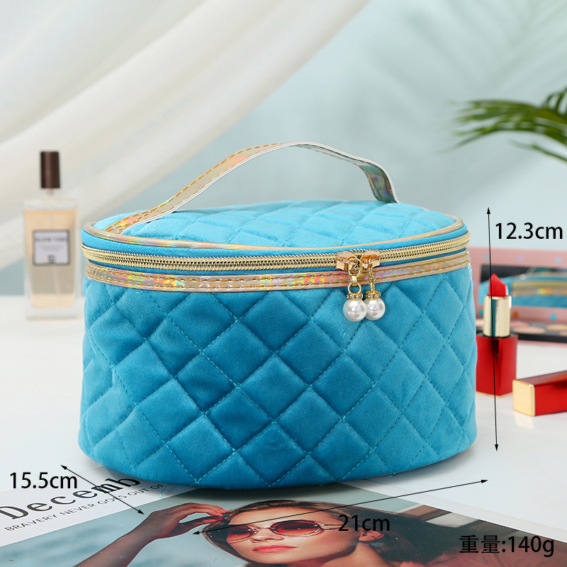 Women's Medium All Seasons Gold Velvet Stitching Lingge Vintage Style Oval Zipper Cosmetic Bag display picture 4