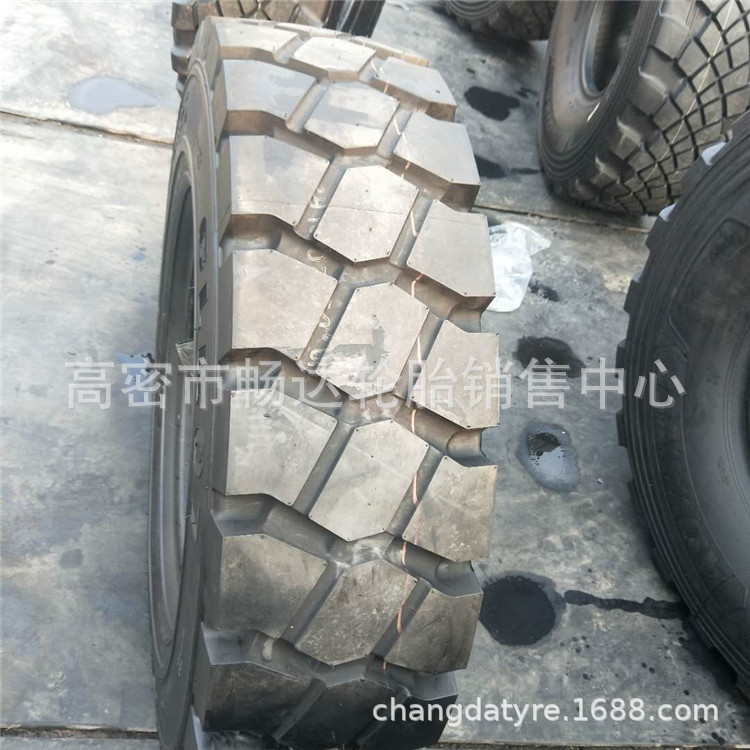 销售10.00R20 11.00R20钢丝叉车工程轮胎
