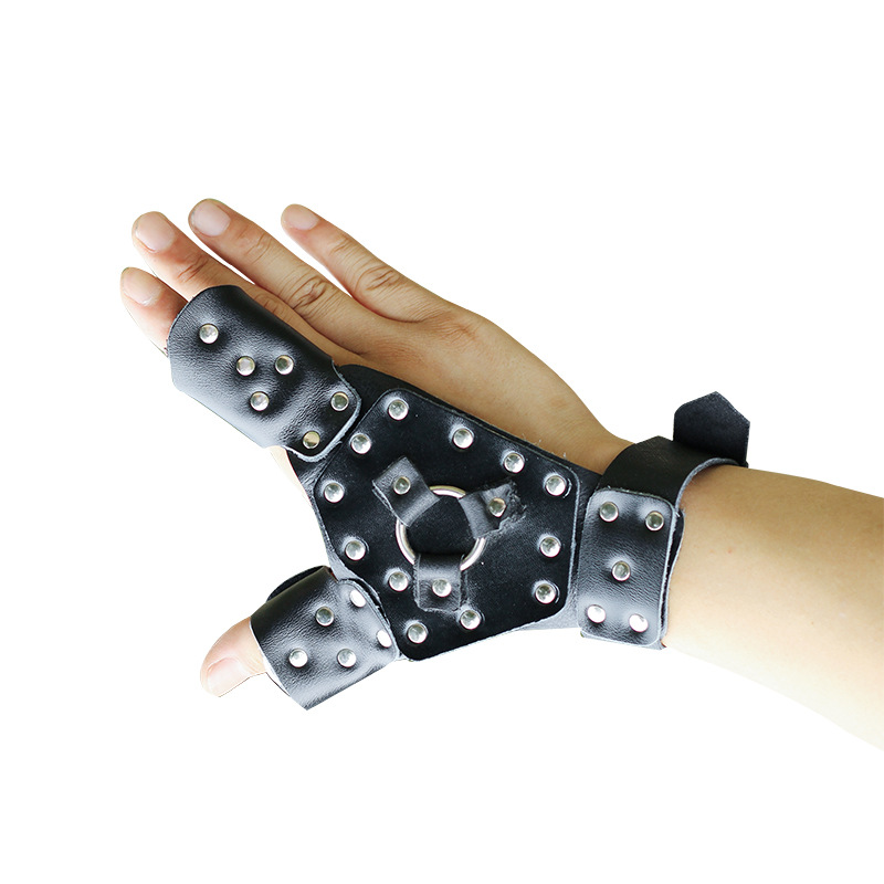 弹弓射鱼渔镖护手 弓箭射箭渔轮腕带护具 钢板防护手套 厂家直供