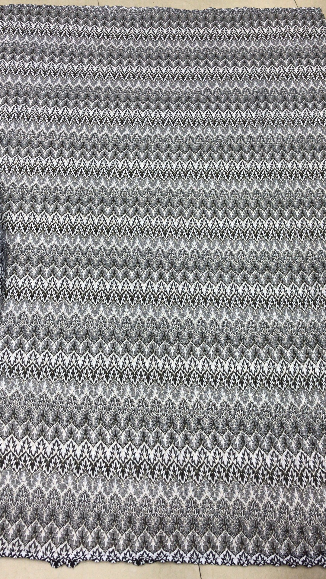 厂家直销新版现货的黑白配小山峰状蕾丝面料