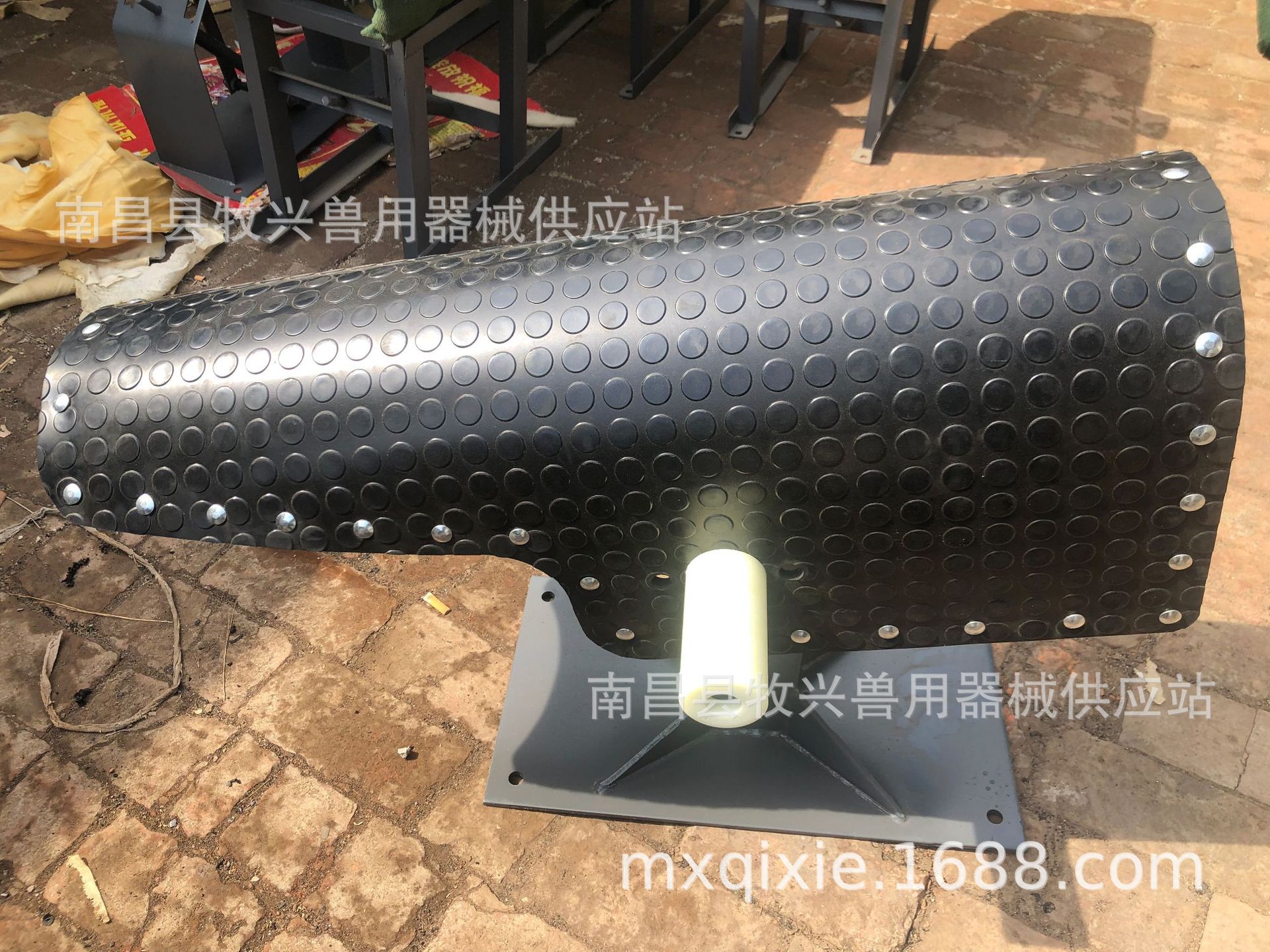 厂家加厚橡胶假母台橡胶防滑垫猪人工授精设备帆布采精台公猪架