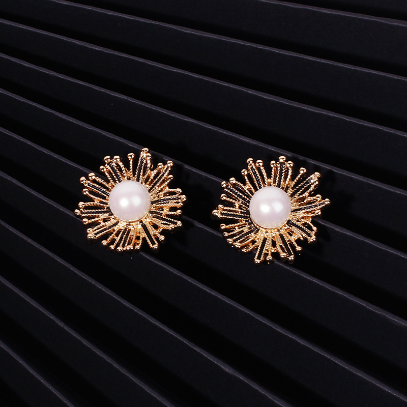 Fashion Design Jewelry Alloy Dandelion Boho Style Flower Pearl Earrings For Women display picture 7