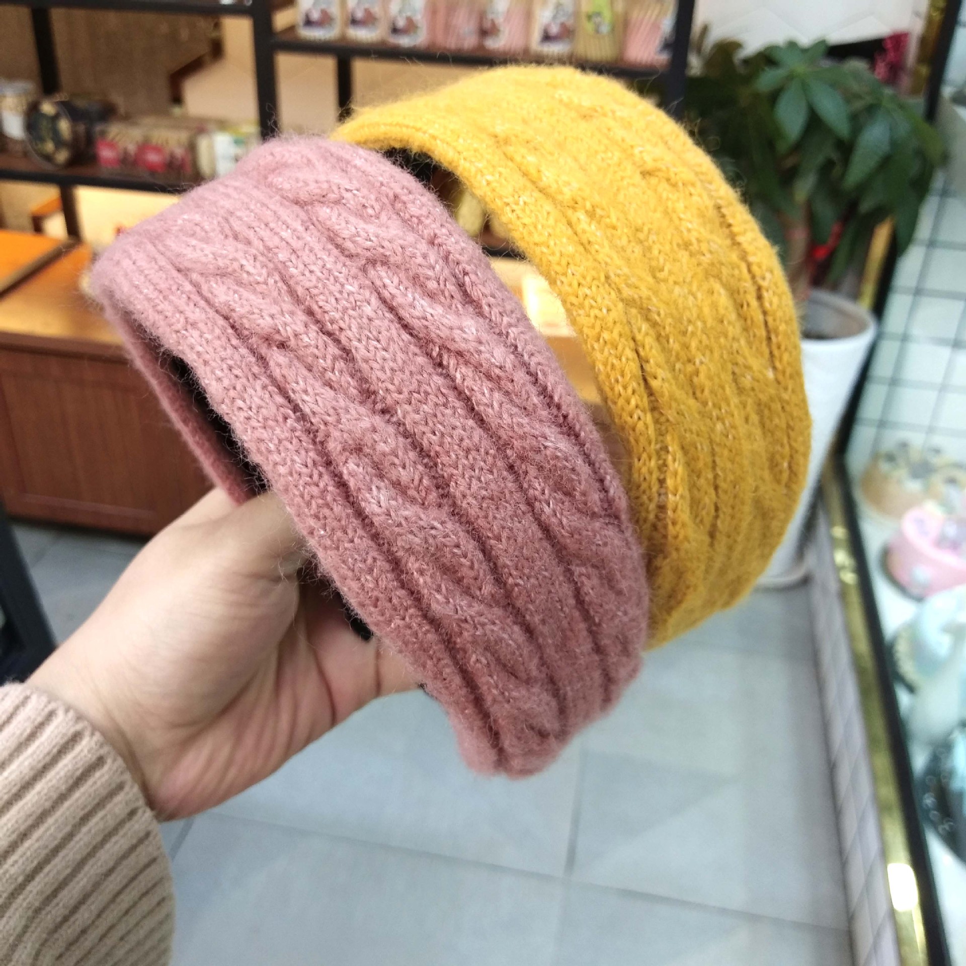 Korean Autumn And Winter New Twist Knit Flat Wide-brimmed All-match Headband display picture 5