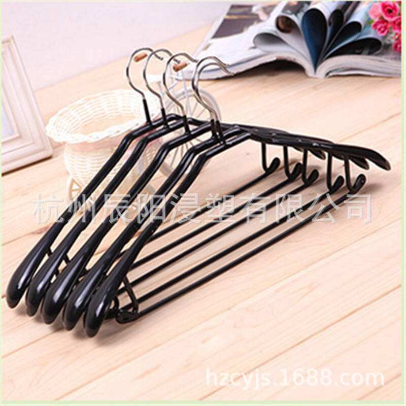 公司生产各类高档、高亮、光滑、艳丽衣架