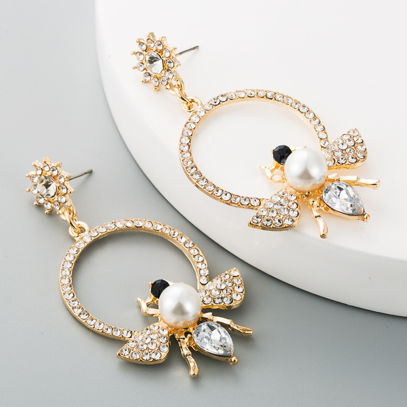 Européen Et Américain Exagérée Géométrique Perle Boucles D'oreilles Femelle Alliage Strass Incrustés Abeille Accessoires Longue Tempérament De Mode Boucles D'oreilles display picture 11