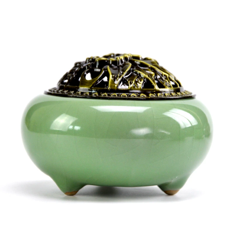 Wholesale ceramic celadon fragrance furnace Pan incense furnace ice cracks and crude pottery furnaces are antique incense incense.