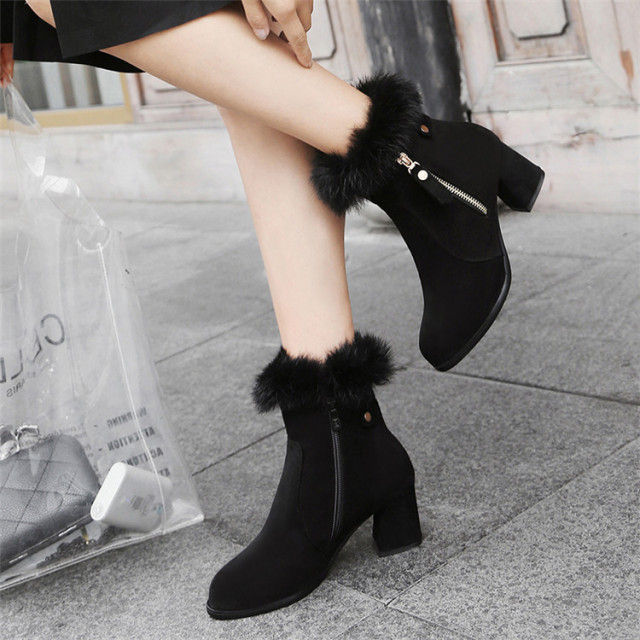New black boots in autumn and winter elegant fashion zipper and fluffy snow boots