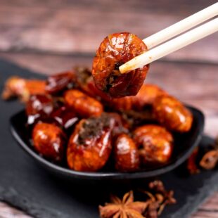 Factory Direct Sales Spicy Lobster Tail 100g Bagged Casual KTV Snacks Snacks Wechat Business Drop Shipping