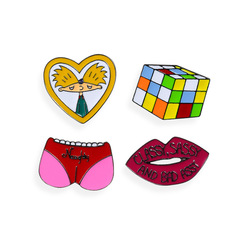可愛有趣的胸針 粉紅色嘴唇別針魔方勳章 學生愛心徽章裝飾品