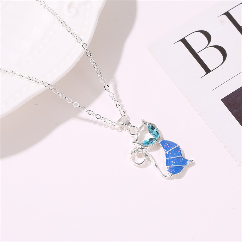 New Fashion Sweet Cat Pendant Necklace Female Hollow Diamond Necklace Wholesale display picture 5