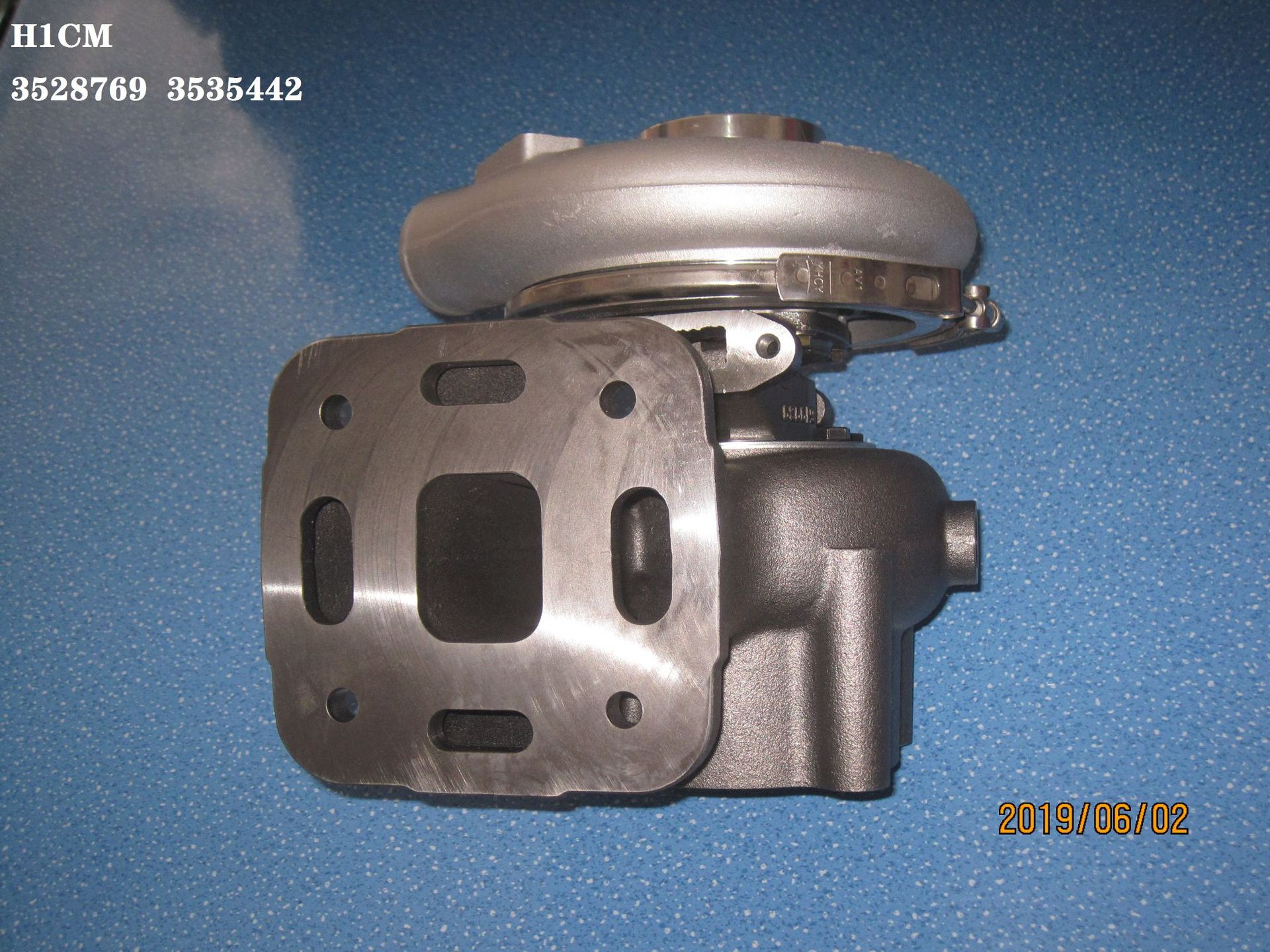 凤城市增压器东增品牌适用于4BT水冷涡壳增压器 H1CM涡轮增压器