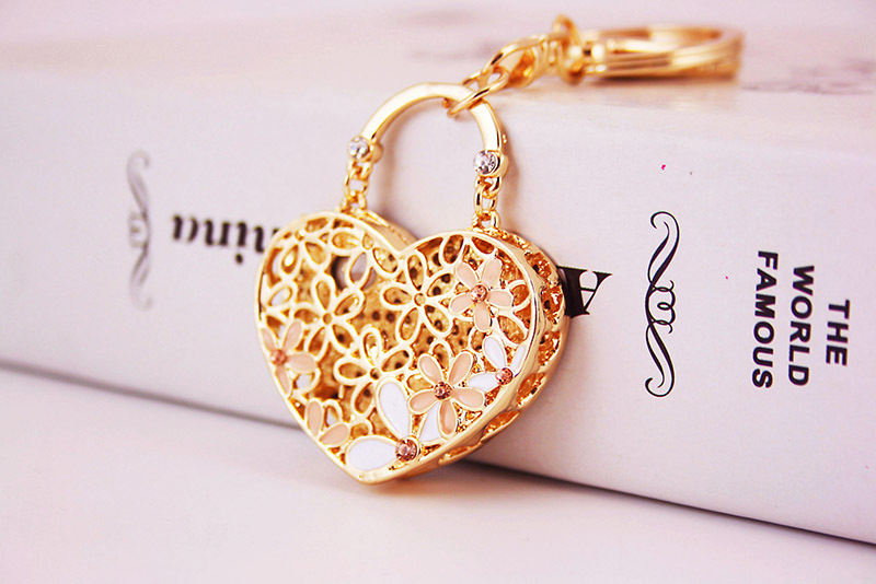 36g Weight Alloy, Metal Material Heart Pattern Men'S Gender Pink, Blue, Peach Color Kuxi Ornament Love Heart Flowers Gem Couple Keychain Women's Bag Accessories Peach Heart Key Chain Metal Pendant 10