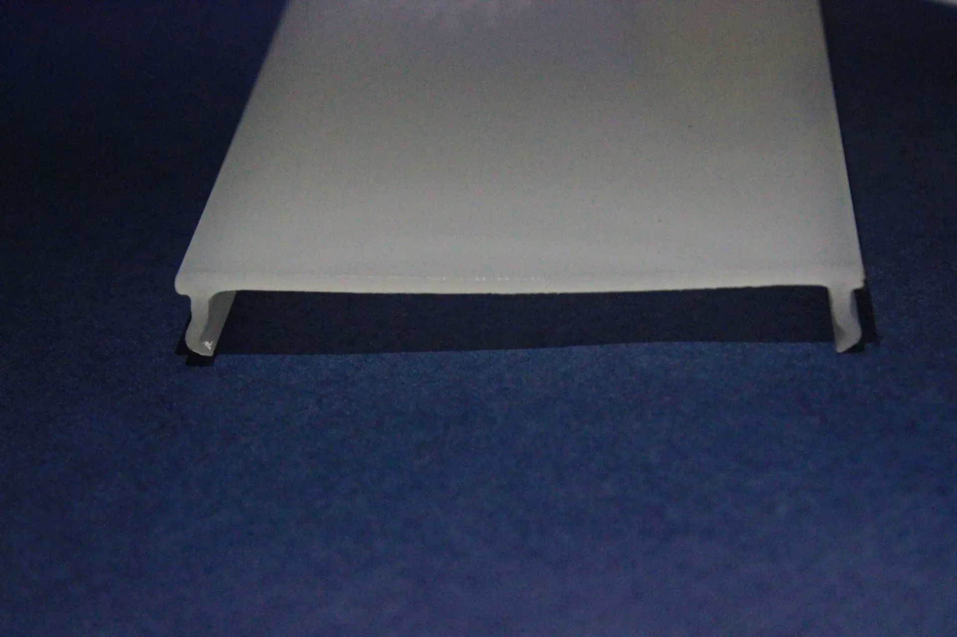 佛山大沥顺德塑料挤出PC磨砂、高透、异色异型材亚克力罩子管材