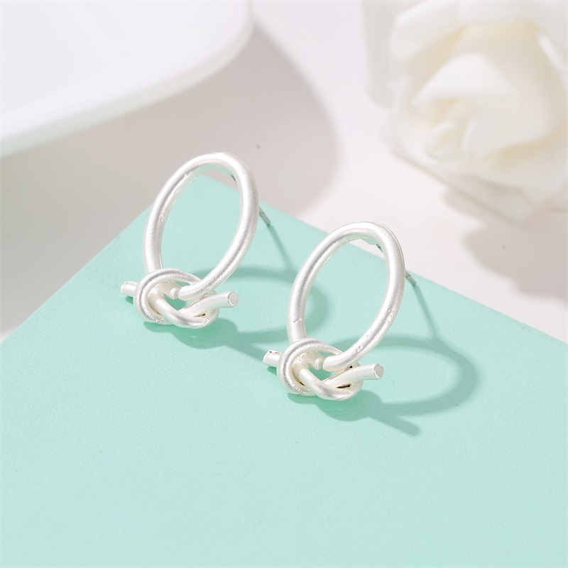 Best Selling Simple Geometric Circle Earrings Knotted Peach Heart Love Earrings Rope Earring Wholesale display picture 5