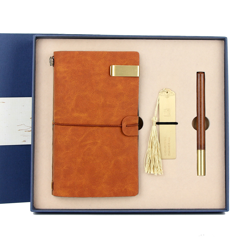 旅行本+铜书签+笔