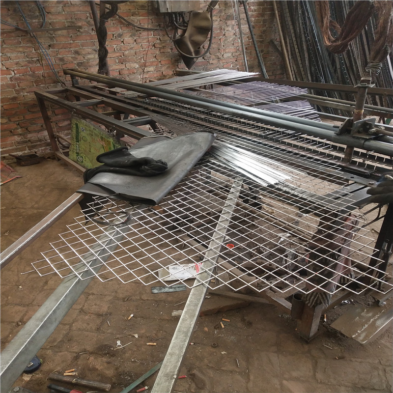 廠家直銷不鏽鋼網片不鏽鋼網定制各種尺寸