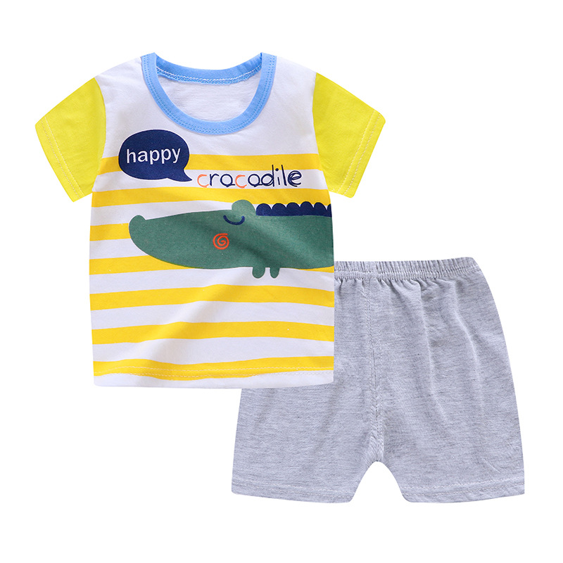 Crocodile with yellow sleeves