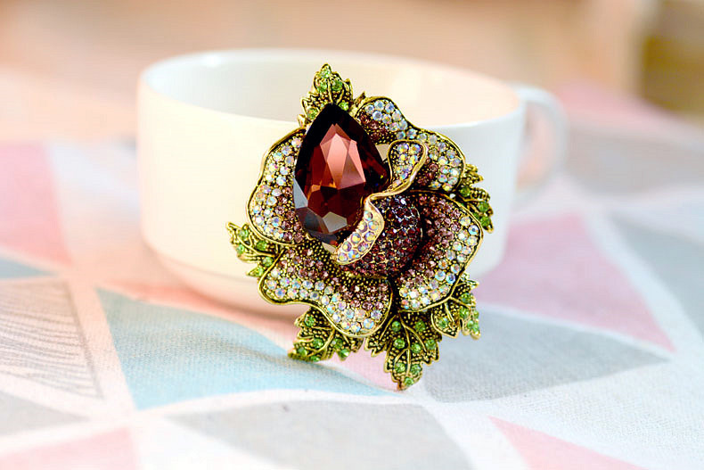 Retro Flower Alloy Inlay Artificial Gemstones Crystal Women's Brooches display picture 3