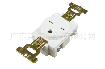 LK3022F  250V美规付接地暗装  3孔美标   6-15R美式插座