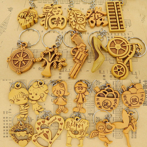 Street stalls wholesale a variety of mixed-hair imitation peach wood keychain pendants, practical small gifts, merchant events and small gifts