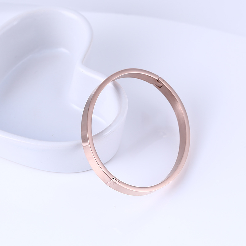 钛钢手镯女生高级感电镀银手镯韩国星星不掉色欧美不锈钢手镯饰品