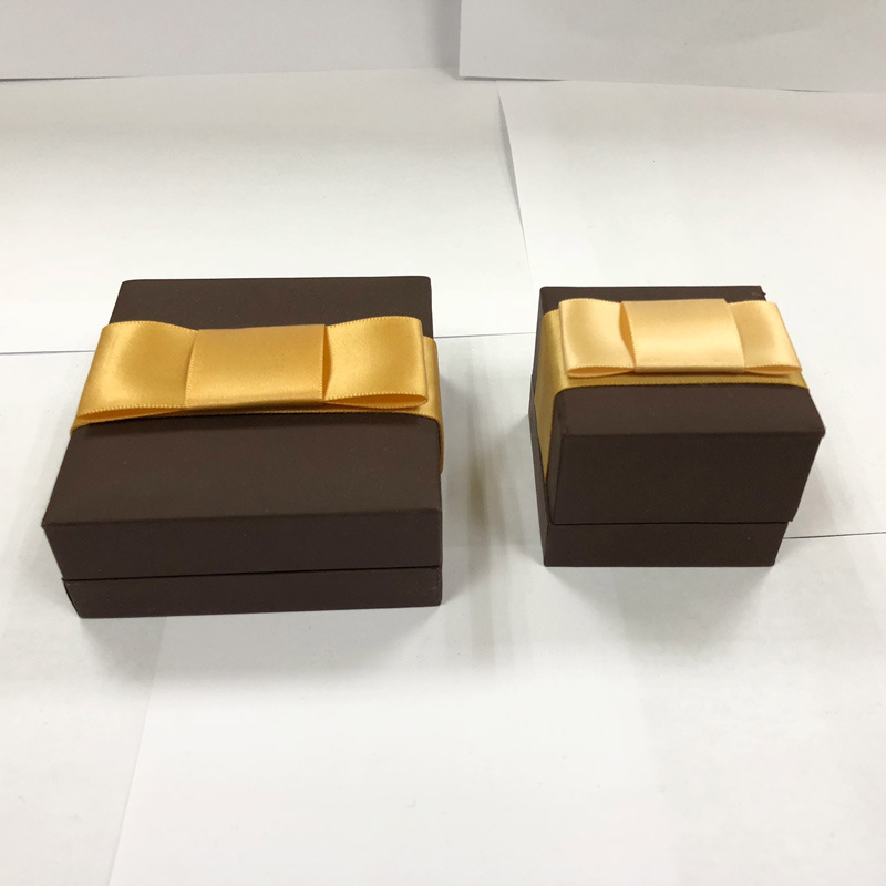 Caja de joyería de arco marrón pulsera anillo collar caja de joyería caja de almacenamiento de regalo al por mayor