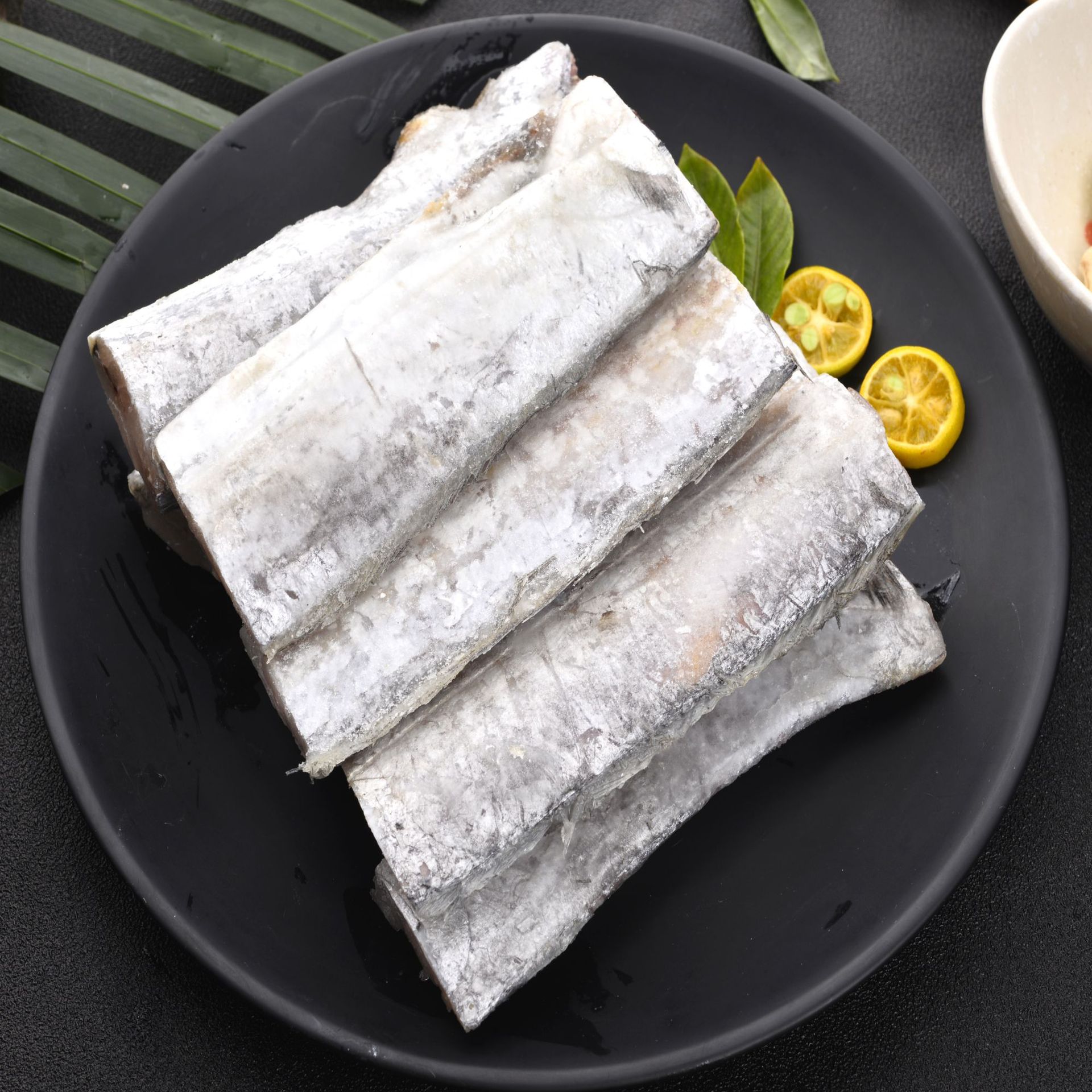 Shunfeng Octopus section 2.4 Pounds loaded Qingdao wild Saury Fresh quick frozen panning