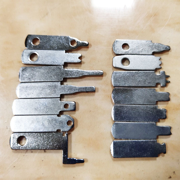 中规国标美规欧规等各国插头片插脚弹片加重铁镀锌板冲压电源