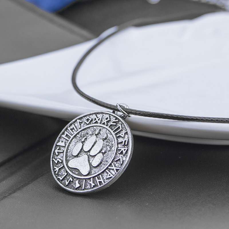 cat paw print necklace Viking animal dog paw print retro circle pendant necklace clavicle chain whol