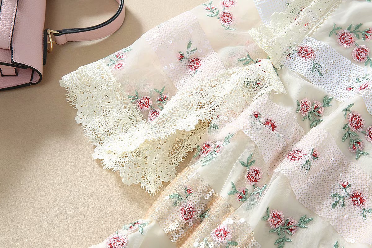 1219-05 珠片绣小花连衣裙码数SMLXL颜色蓝色杏粉色