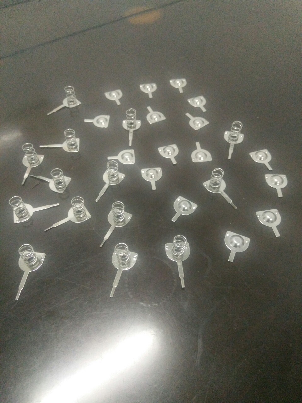 厂家直销电子弹片电池片瓶塞电池片电池盒电池片导电片接触片 