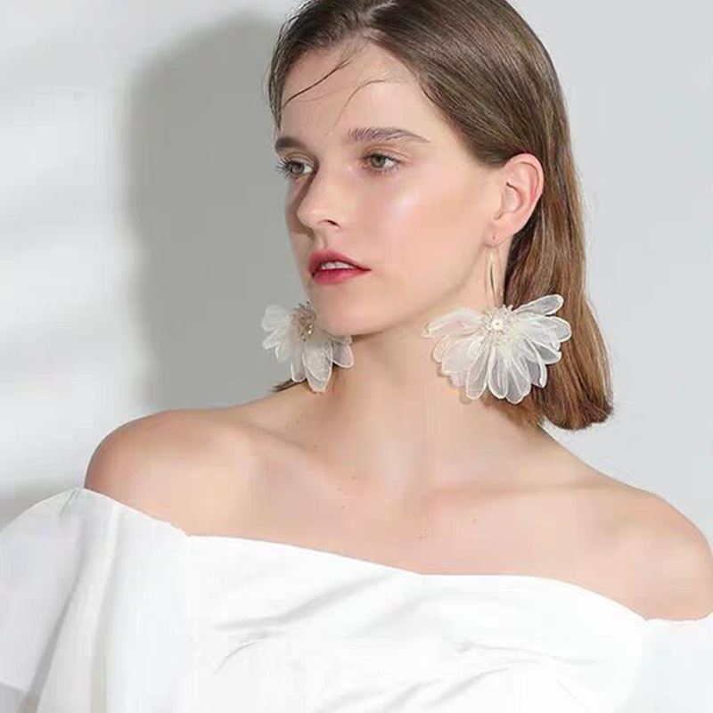 2019 Nouveau Super Fée Coréen Style Pur Fleur Boucles D'oreilles Élégant Gaze Respirant Tissu De Noël Suspendus Pendentif Femmes display picture 10