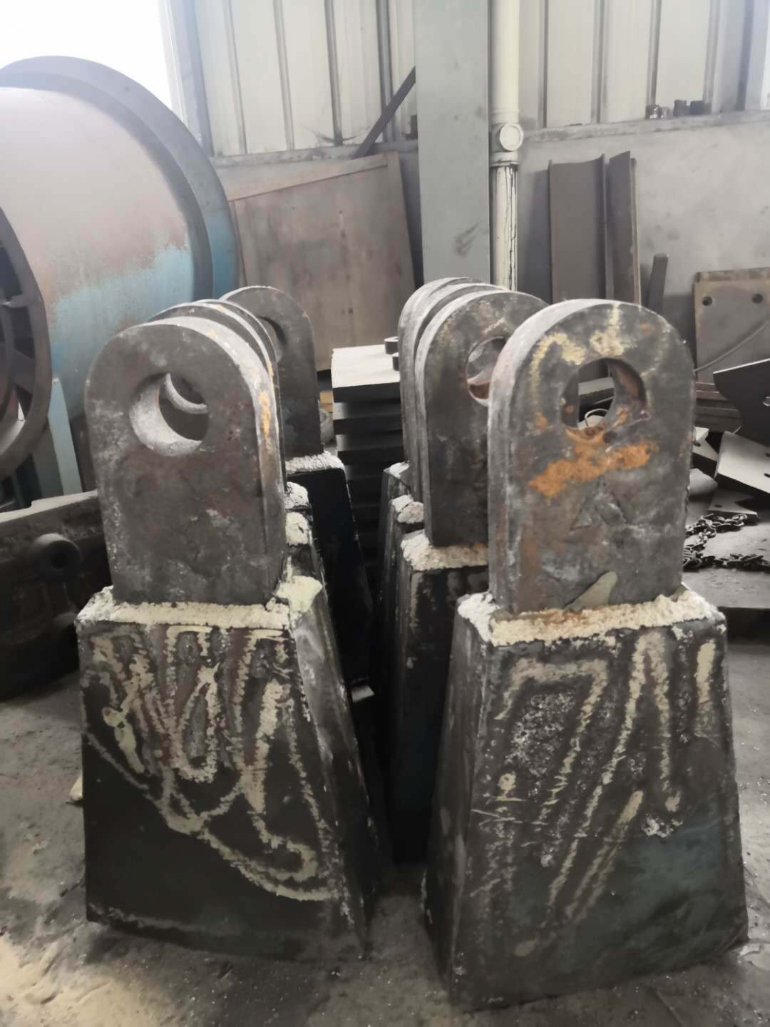 立轴2500-5破碎机锤头