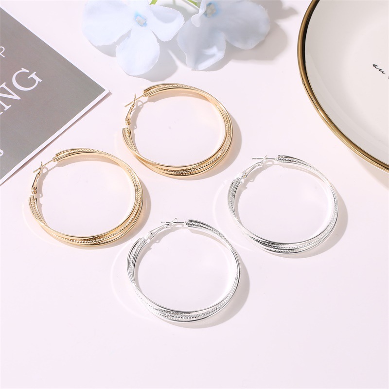 New Fashion Exaggerated Geometric Multi-layer Large Circle Earrings Simple Three-layer Cross Earrings For Women Wholesale display picture 3