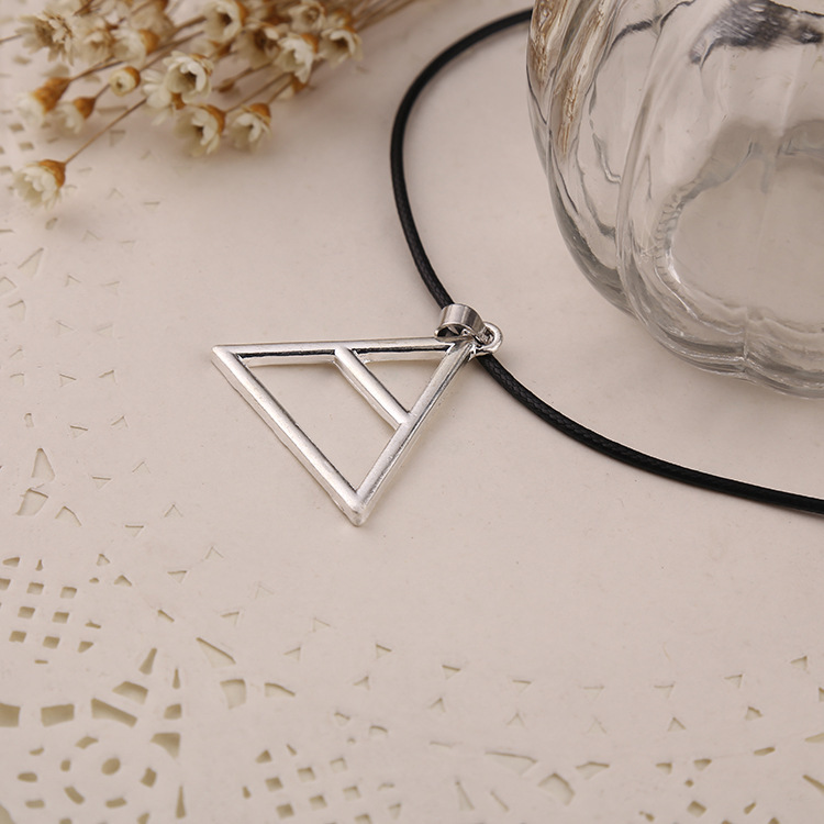 Commerce Extérieur Populaire Style Creux Triangle Pendentif Collier Clavicule Chaîne Films Et Télévision Produits Mâle Personnalité Collier Souhaite Vente Chaude display picture 6