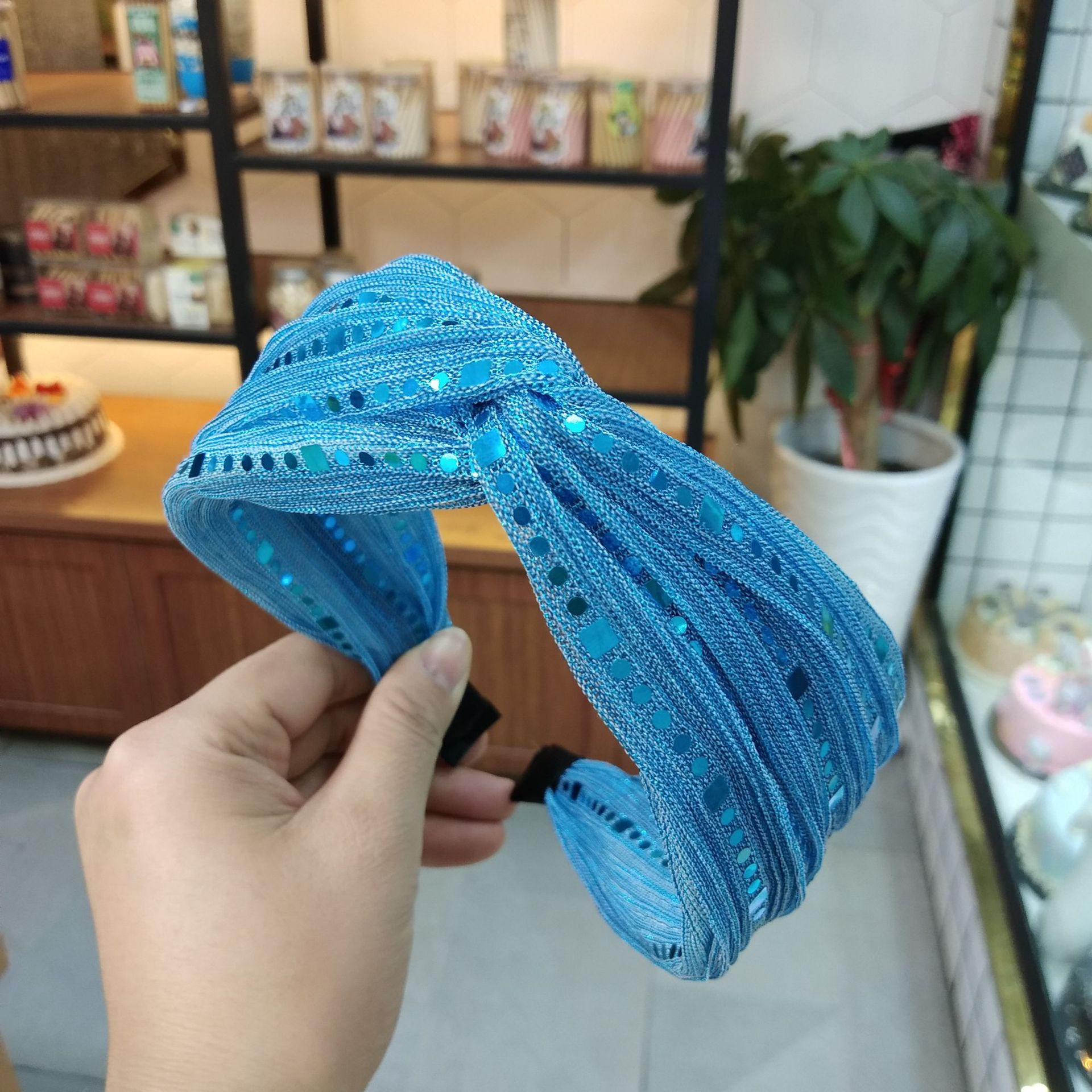 Korean Wide-brimmed Lace Bright Color Cross Knotted Headband High-end Fabric Fashion Wholesale Nihaojewelry display picture 9