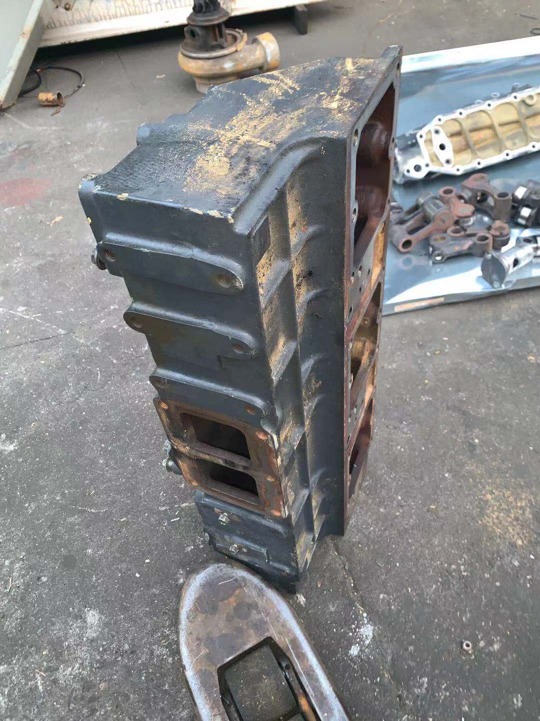 供应SAA6D170E-3柴油机进气座6240-11-4120