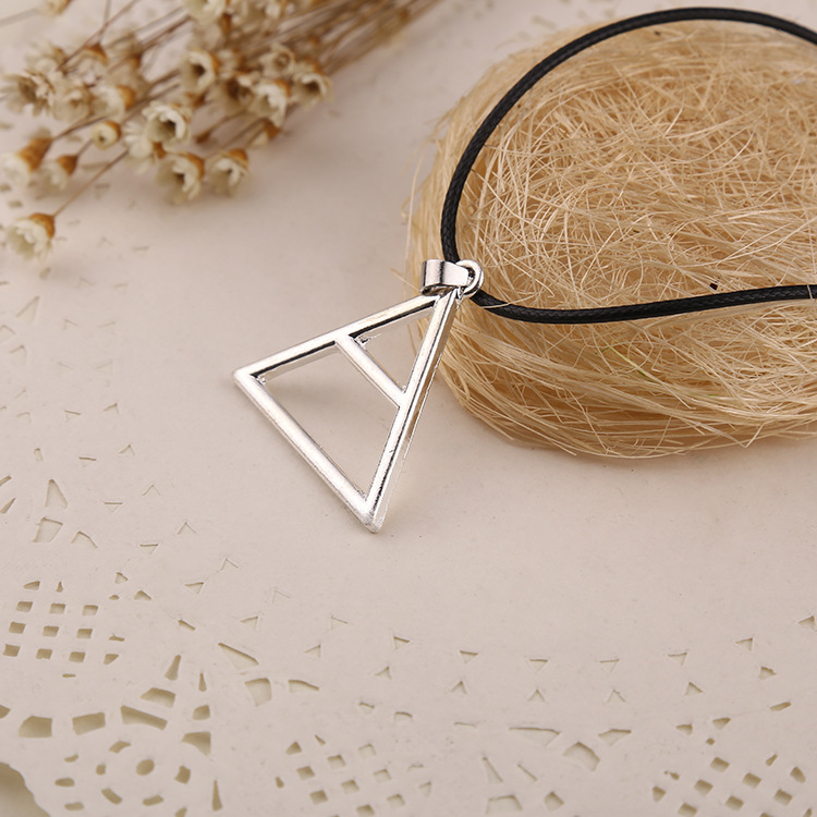 Fashion Hollow Triangle Pendant Necklace Clavicle Chain Necklace Yiwu Nihaojewelry Wholesale display picture 3