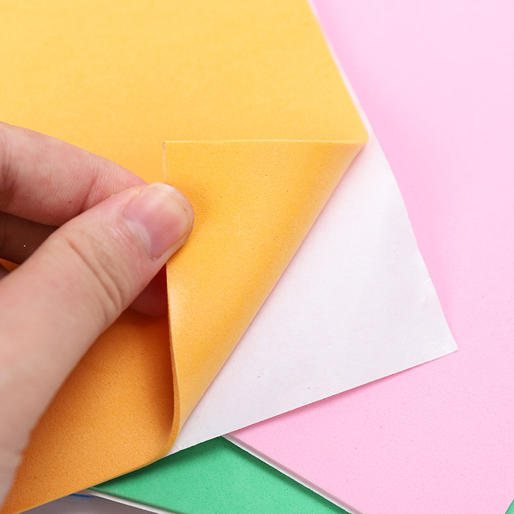 Papel de esponja directo de fábrica color EVA papel de espuma jardín de infantes material hecho a mano papel de color origami con pegamento 10 colores