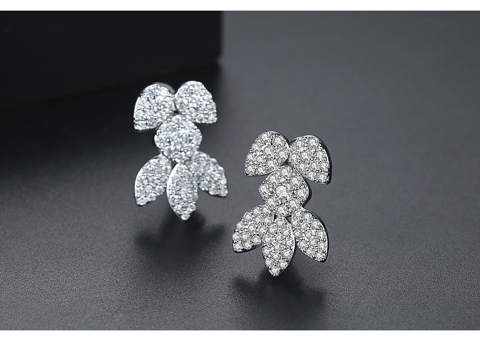 Fashion Female Zircon Earrings New Copper Inlaid Zircon Earrings display picture 4