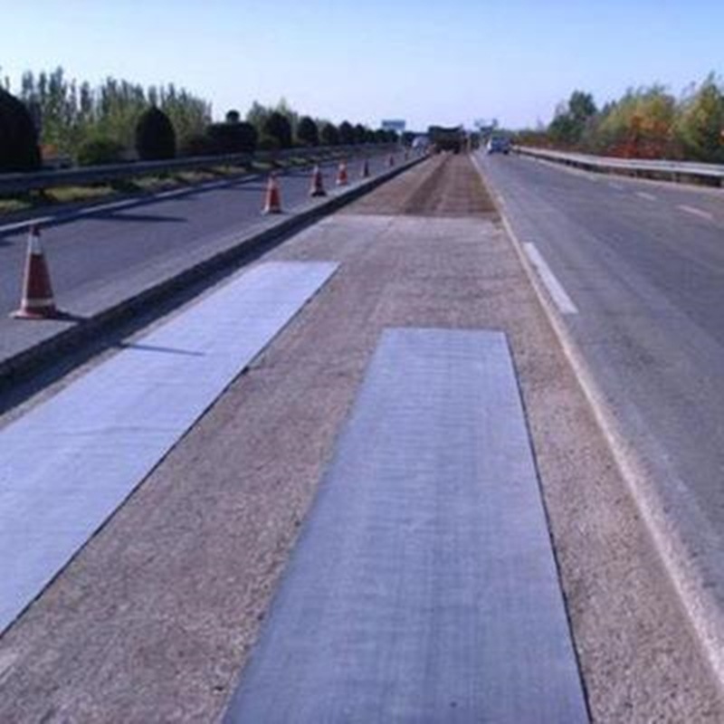 防裂贴公路路面防裂沥青公路裂缝修补防裂贴自粘式防裂贴