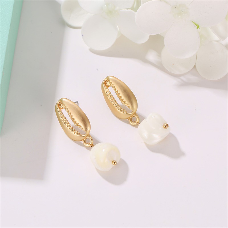 Temperament Shell Pearl Earrings Earrings Creative Trend Earrings display picture 4