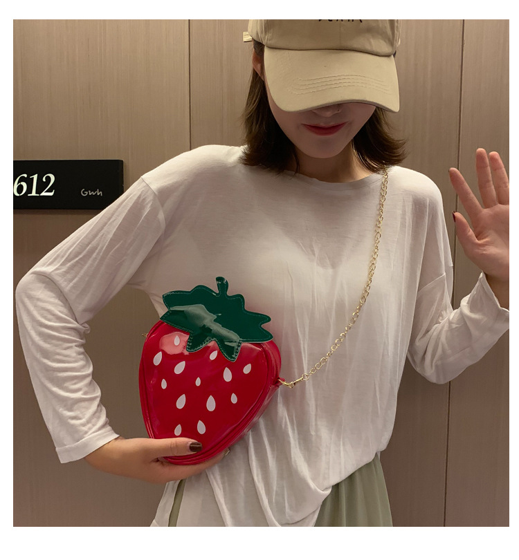 2020 New personalized women's bag, pineapple and strawberry bag, color-blocking chain, single-shoulder crossbody small bag, creative backpack for export undefined