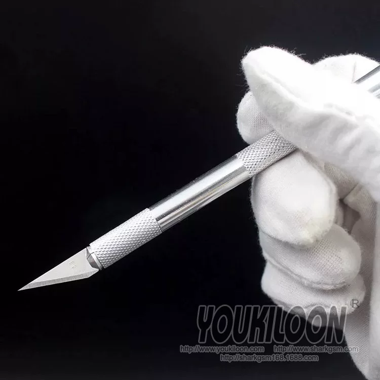 Металлический резной нож, мобильный телефон, лезвие