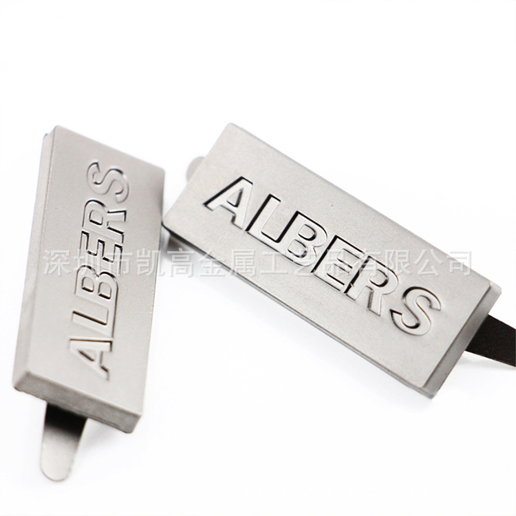 锌合金箱包标牌