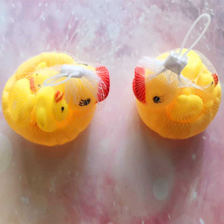 Juguetes acuáticos para niños: pato madre y patito para el baño, un pato grande con 3 patitos pequeños, muñeco musical.