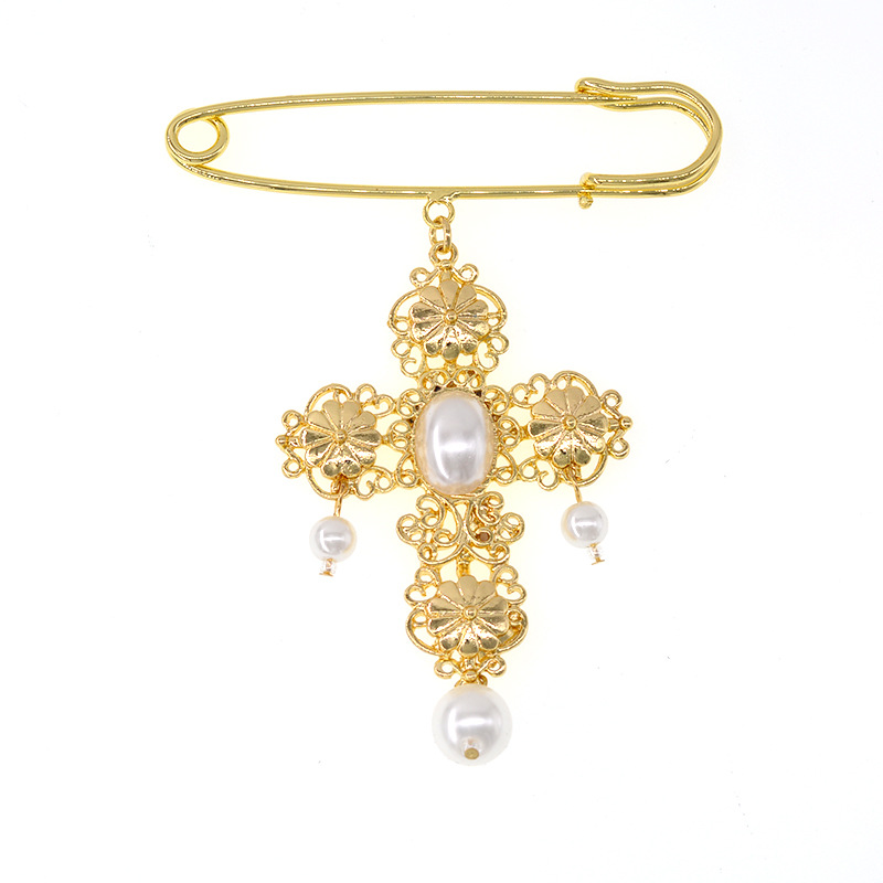 2019 Autumn And Winter New Submetal Cross Pearl Brooch display picture 2