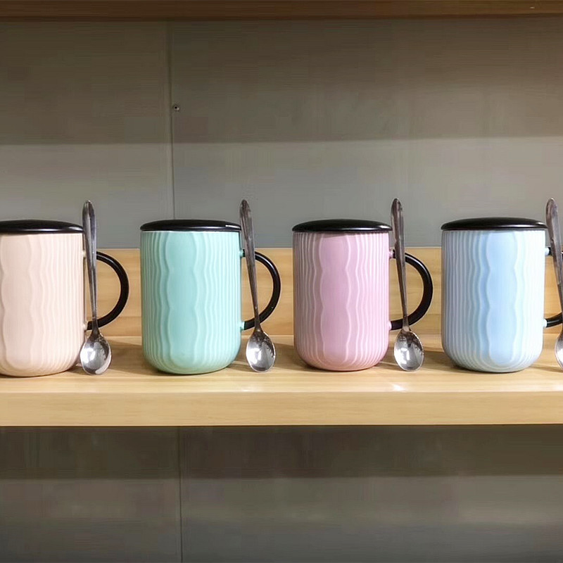 新品簡約情侶陶瓷水杯 帶蓋帶勺子奶茶杯批發定制純色馬克杯代發